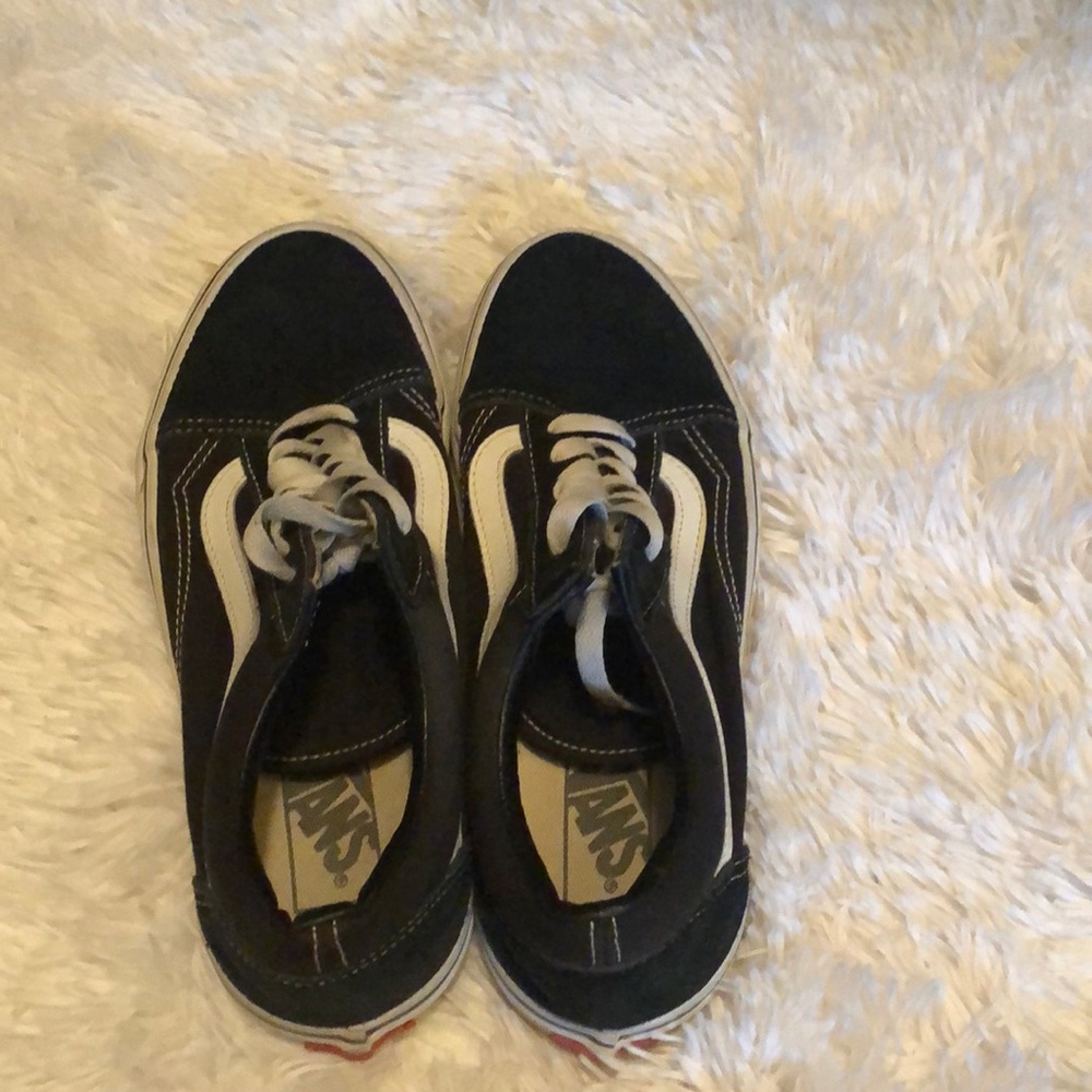 black and white old skool vans